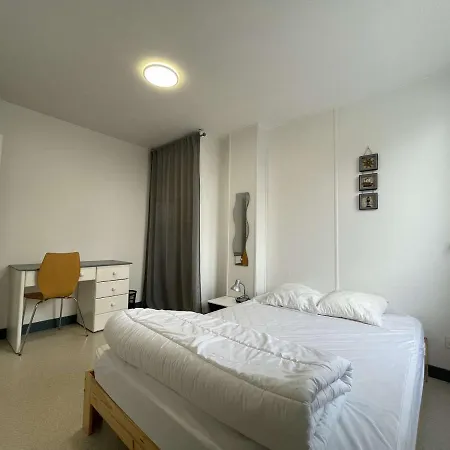 3 Pieces Avec Parking, Proche Commerces & Transports - 6 Couchages, La Rochelle - Fr-1-246-624